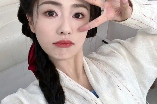 韩红“走个面儿”翻车后关闭评论区她很有可能抑郁症复发！更有可能变成又一个“冯小刚”！